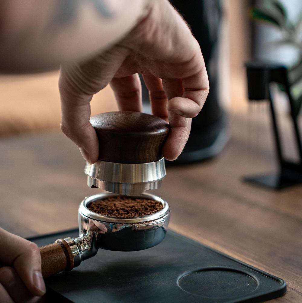 Outil de distribution à espresso en bois | Niveleur de café - Image 2