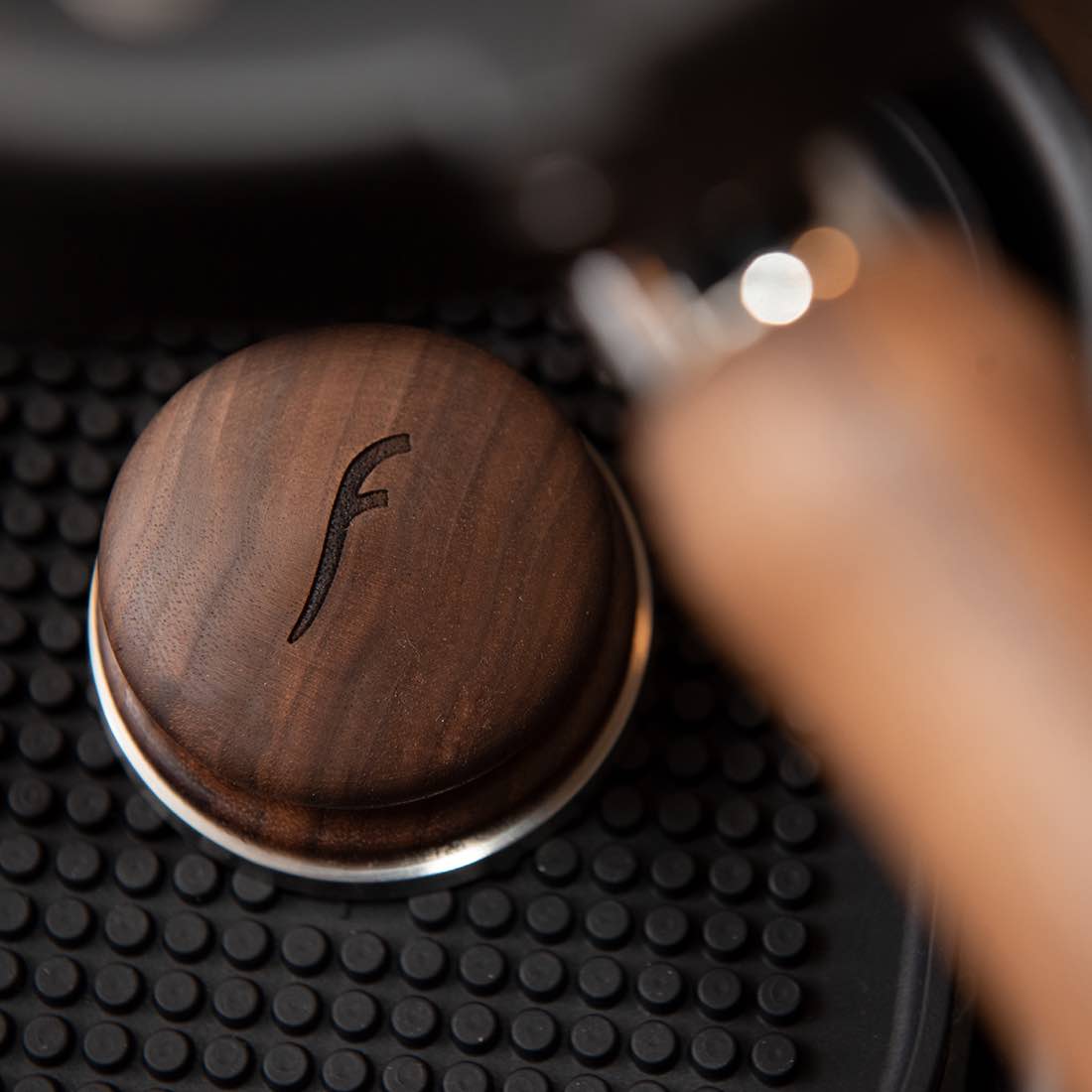 Flair 58mm Palm Tamper Walnut - Image 3